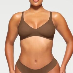 SKIMS Naked Plunge Wireless Bralette